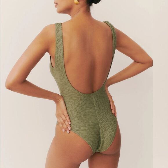 NWT Reformation Concha One Piece Swimsuit in Artichoke - Picture 2 of 3